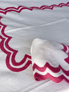 Scallop Tablecloth - Raspberry